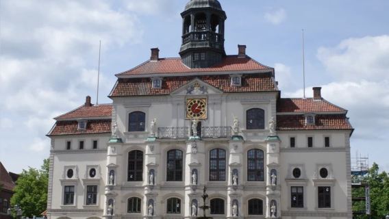 德國漢堡來回 Luna-Brunnen-紅磚老城線-鹽貿易歷史主題-包車-精選