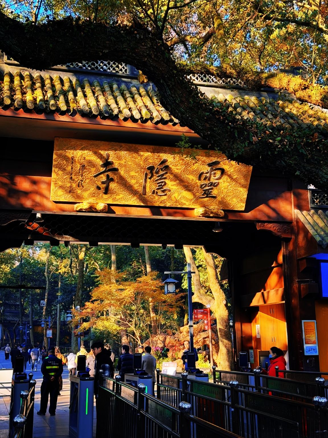 Hangzhou Lingyin Feilai Peak Half-Day Tour [Optional Door-to-Door Pickup, No Transfers, Skip-the-Line Fast Entry]