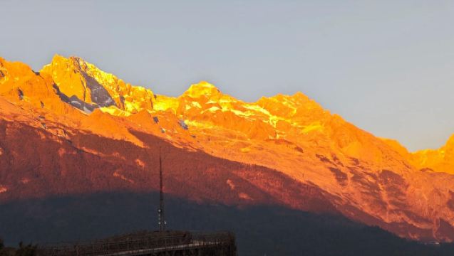 1-day tour to Yulong Snow Mountain in Lijiang: Spruce Meadow + Blue Moon Valley + golden mountain sunrise