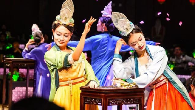 Shanghai - Banquet du Palais des Festins - Expérience Immersive : Banquet Chinois Ancien avec Spectacle de Musique et Danse en Direct