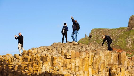 Lawatan Sewa Peribadi Sehari di Belfast Jalan Raksasa + Lorong Pokok Gelap + Jambatan Gantung Carrick dengan Pemandu Berbahasa Cina