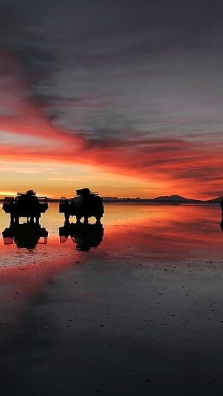 Bolivia Uyuni sky mirror + Train Cemetery + Uyuni salt flats 1-day tour from 1 person