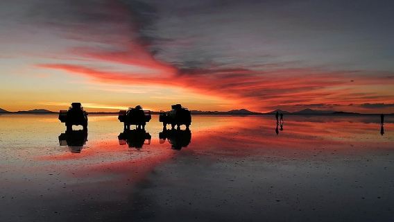 Bolivia Uyuni sky mirror + Train Cemetery + Uyuni salt flats 1-day tour from 1 person
