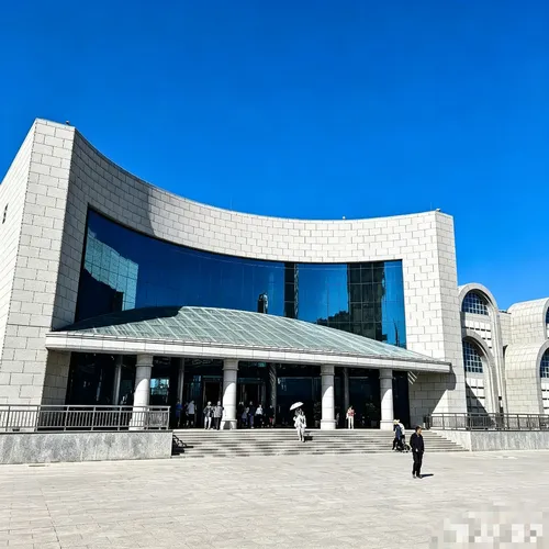 新疆ウイグル自治区博物館ガイドスタッフによる案内（優秀な解説--入場