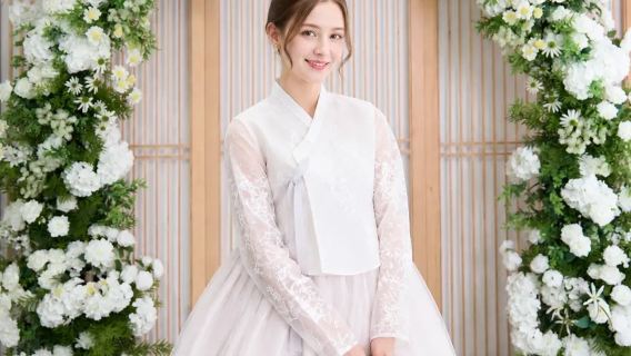 Premium Hanbok Studio Snap Photography in Sinsadong, Gangnam