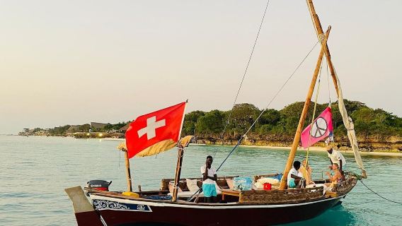 privat solnedgångssegling vid Zanzibars norra kust i Tanzania