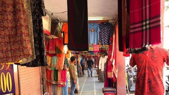 Jaipur: Local Bapu Bazaar Walking Tour with Street Food