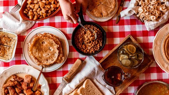 Québec City (Lévis): Transportation + Audio-Guided Tour + Meal + Maple Taffy