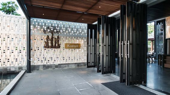 Esperienza culinaria al ristorante Kunyit presso The Anvaya Beach Resort