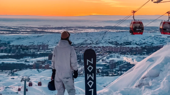 skipass Yabuli + tuta da sci + casco + occhiali + snowboard + bastone da neve - [Trasferimento gratuito] Stazione Ovest di Yabuli o stazione sciistica di Yabuli