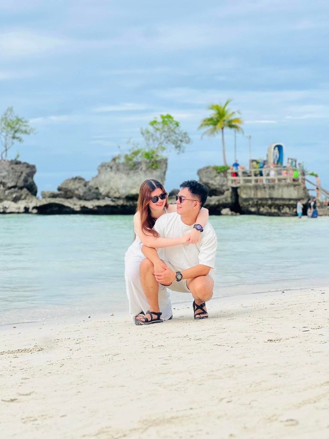 Boracay land Tour including Mangroves, Key Cave, various special beaches, Willy's Rock and afternoon tea