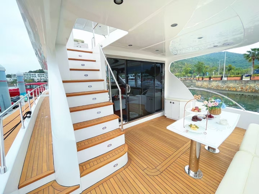 【官方接待】深圳自家遊艇、釣魚艇、帆船多種船型拼船包船可選~免費提供魚竿魚餌海釣+海上泳池+滑滑梯+浮潛