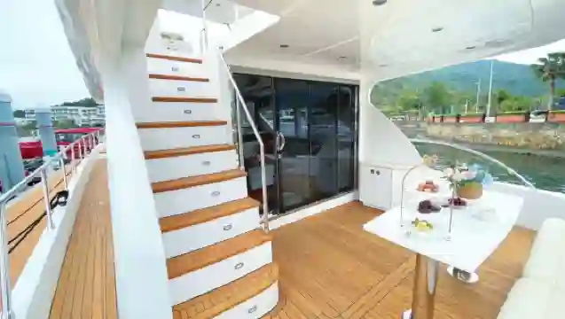 【官方接待】深圳自家遊艇、釣魚艇、帆船多種船型拼船包船可選~免費提供釣竿魚餌海釣+海上泳池+滑滑梯+浮潛