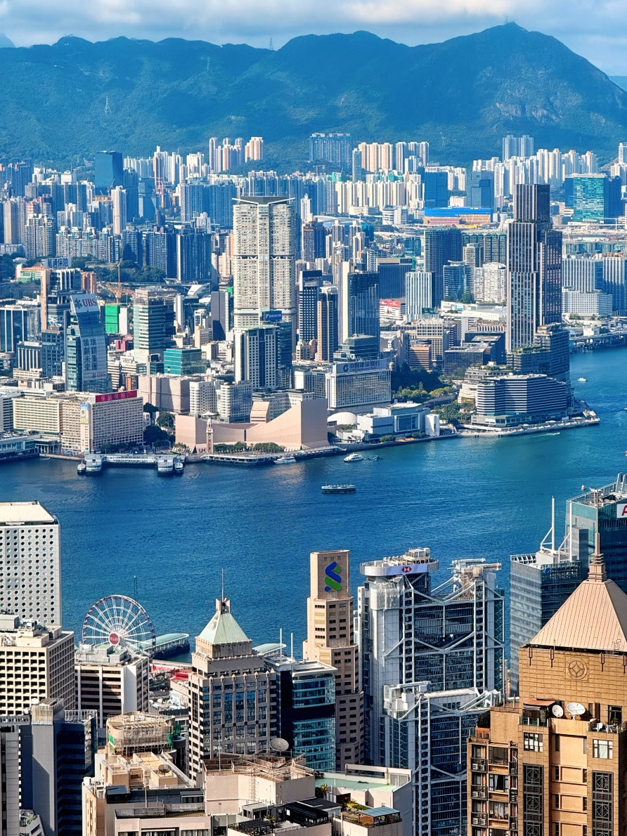 香港嗇色園黃大仙祠+天星小輪+星光大道+太平山頂+西九藝術公園一日遊