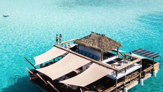 Fiji + Cloud 9 Fiji 1-day tour with hotel transfers and gift voucher