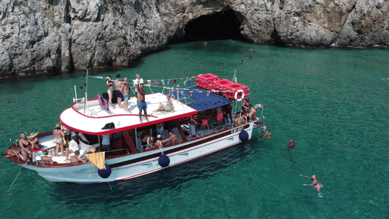 Sperlonga: Bootsfahrt zur Blauen Grotte mit Schwimmen