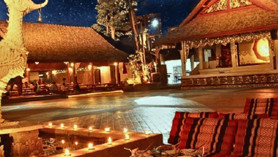 Chiang Mai: Trải nghiệm bữa tối Khantoke với dịch vụ đưa đón khách sạn