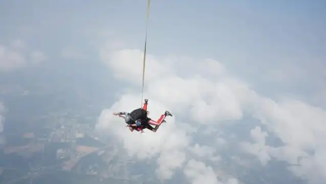 芭達雅：THAISKY 高空跳傘體驗（可選接送服務）