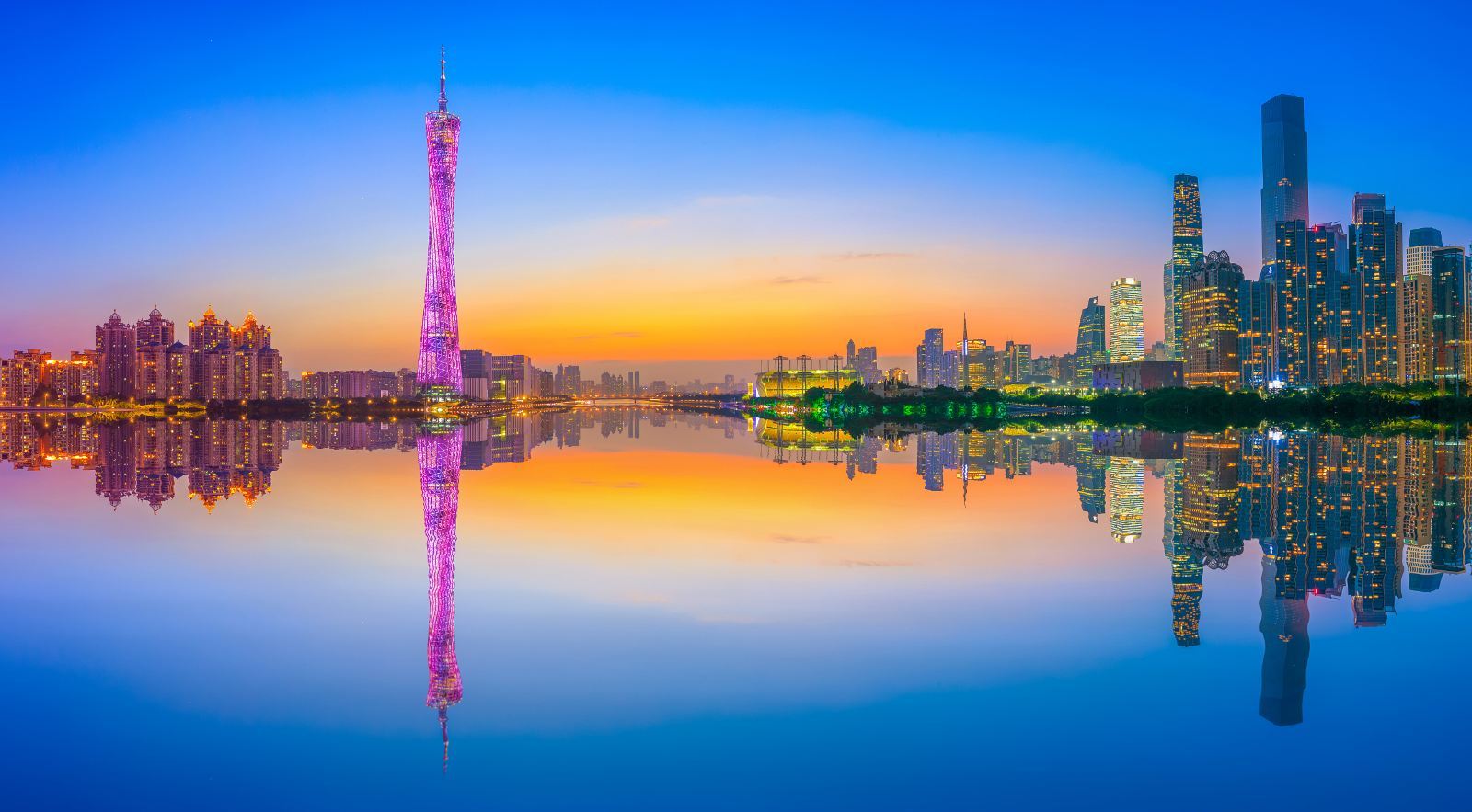 กว่างโจว: แคนตันทาวเวอร์ + วัดเฉินเจียระ + มหาวิหารเซนต์ฮาร์ต|หลายภาษา (จีน-อังกฤษ) - เหมารถแบบกำหนดเอง