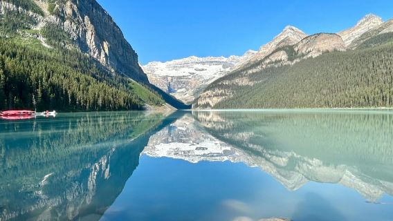 Lake Louise: Private Transfer from Calgary or Calgary International Airport
