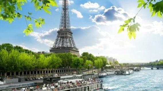 Paris: 1-Hr Seine River Cruise + Crepe Tasting