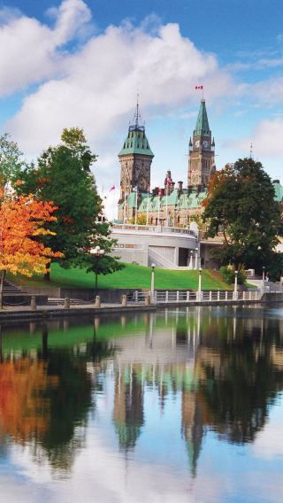 Ottawa Parliament Buildings + Canadian Museum of Nature + ByWard Market + Rideau Canal day tour