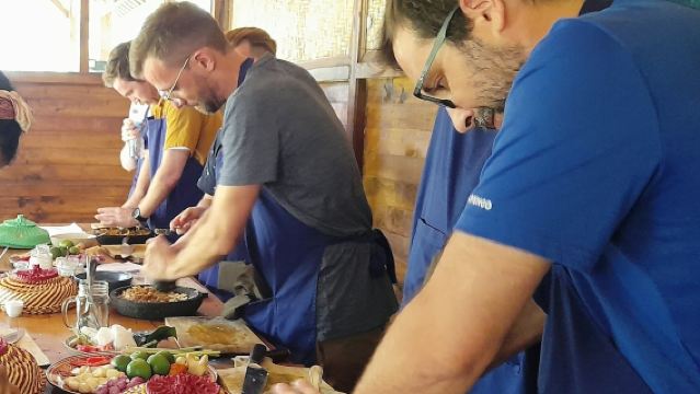 Biologische Balinese kookles op de boerderij & marktbezoek in Ubud
