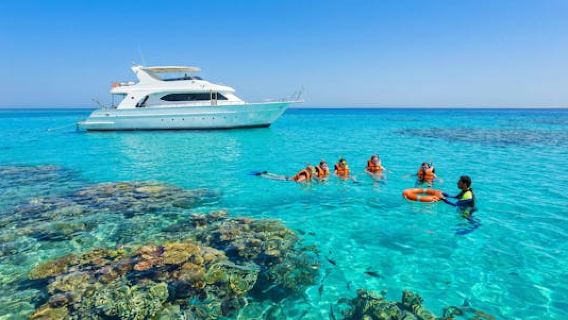 Esperienza privata in barca e snorkeling con pranzo a Hurghada