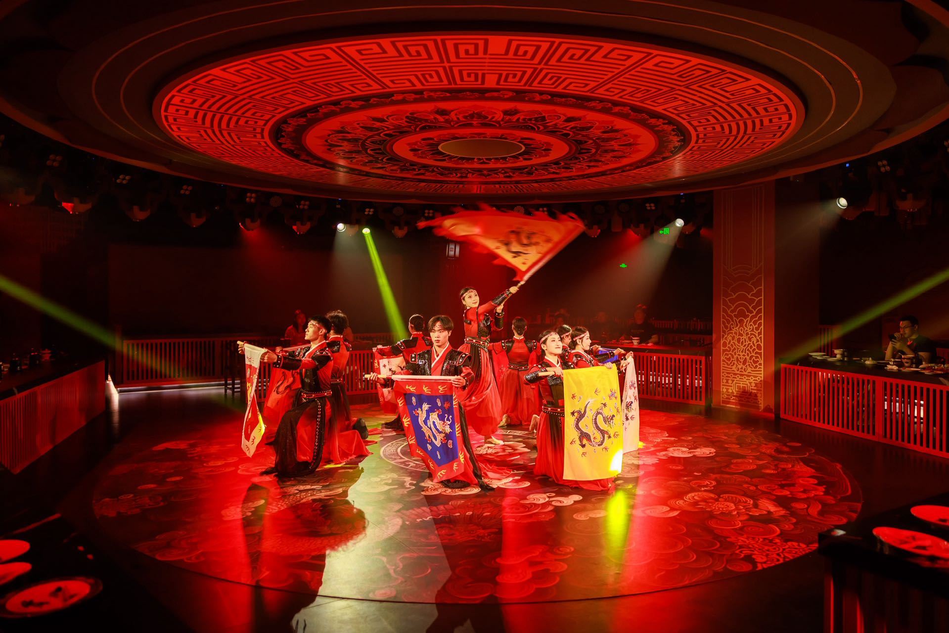 [Шэньян: Погружение в атмосферу дворцового пира] Иммерсивный ужин в дворцовом стиле | Дворцовая кухня + традиционные танцы и музыка + выбор между обедом или ужином