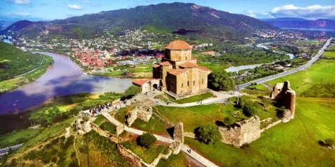 格魯吉亞博爾若米中央公園+十字修道院包車一日