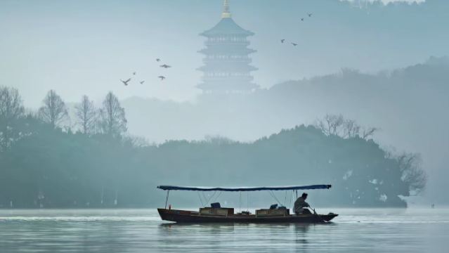 Hangzhou West Lake rowing boat (40 minutes) + guide + Leifeng Tower admission ticket half-day tour