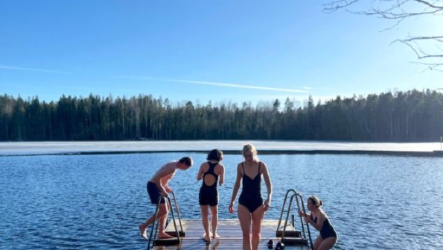 National Park Hike & Finnish Smoke Sauna Experience with Campfire Lunch