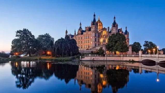 Perkhidmatan hantar-ambil titik ke titik di Hamburg, Jerman / sewaan peribadi sekitar bandar | Penjemputan di lokasi anda