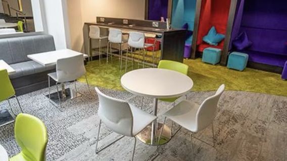 Kupon na korzystanie z salonu VIP w Porcie lotniczym Shannon (SNN) w Irlandii | Oczekiwanie na lot / Przesiadka / Odpoczynek / Prysznic