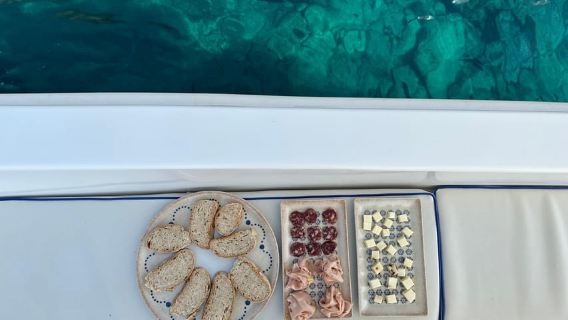 Taormina: Boat Tour with Sicilian Wine Tasting