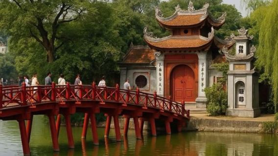 Hanoi literary walk: guided walking tour from the Temple of Literature, bookstores to Hoan Kiem Lake