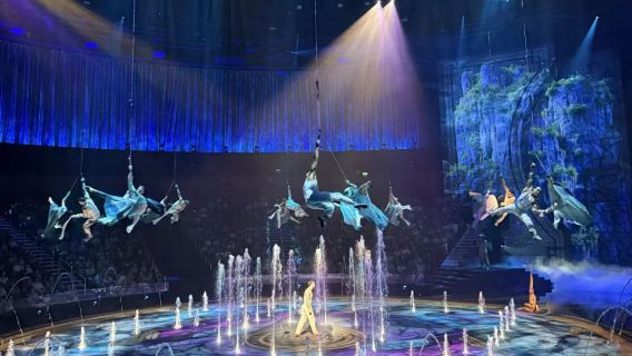 Macau „The House of Dancing Water“ – Spektakuläre 270°-Wassershow im Rundtheater | Visuelles Fest
