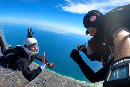 深圳跳傘廣東深圳壩光海上4000米直升機雙人高空跳傘教練培訓考證