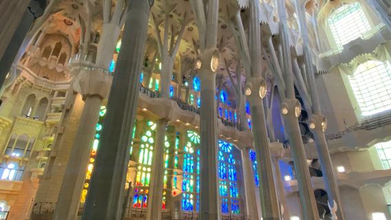 Barcelona Day Tour: Gaudí Houses & Sagrada Família