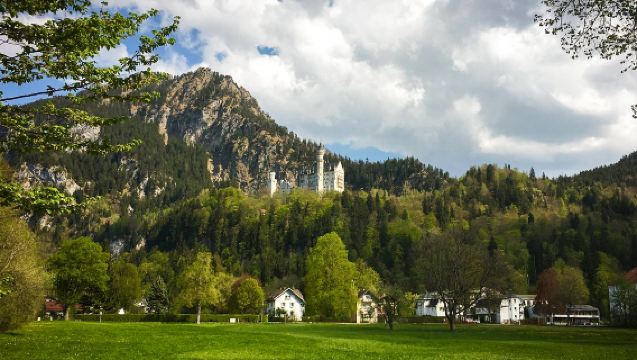 德國慕尼黑新天鵝堡高天鵝堡林德霍夫宮一日遊中文專車貼心服務