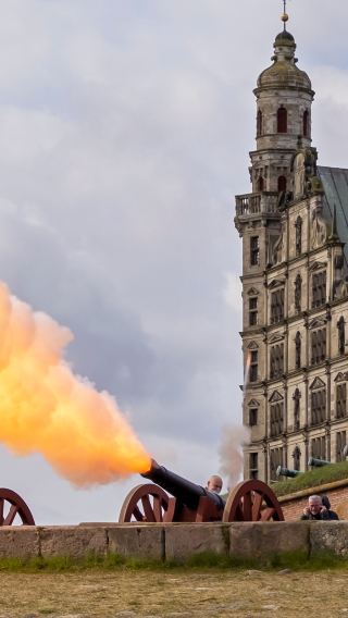 Round Tower + New Harbor + Kronborg Castle + Copenhagen day tour