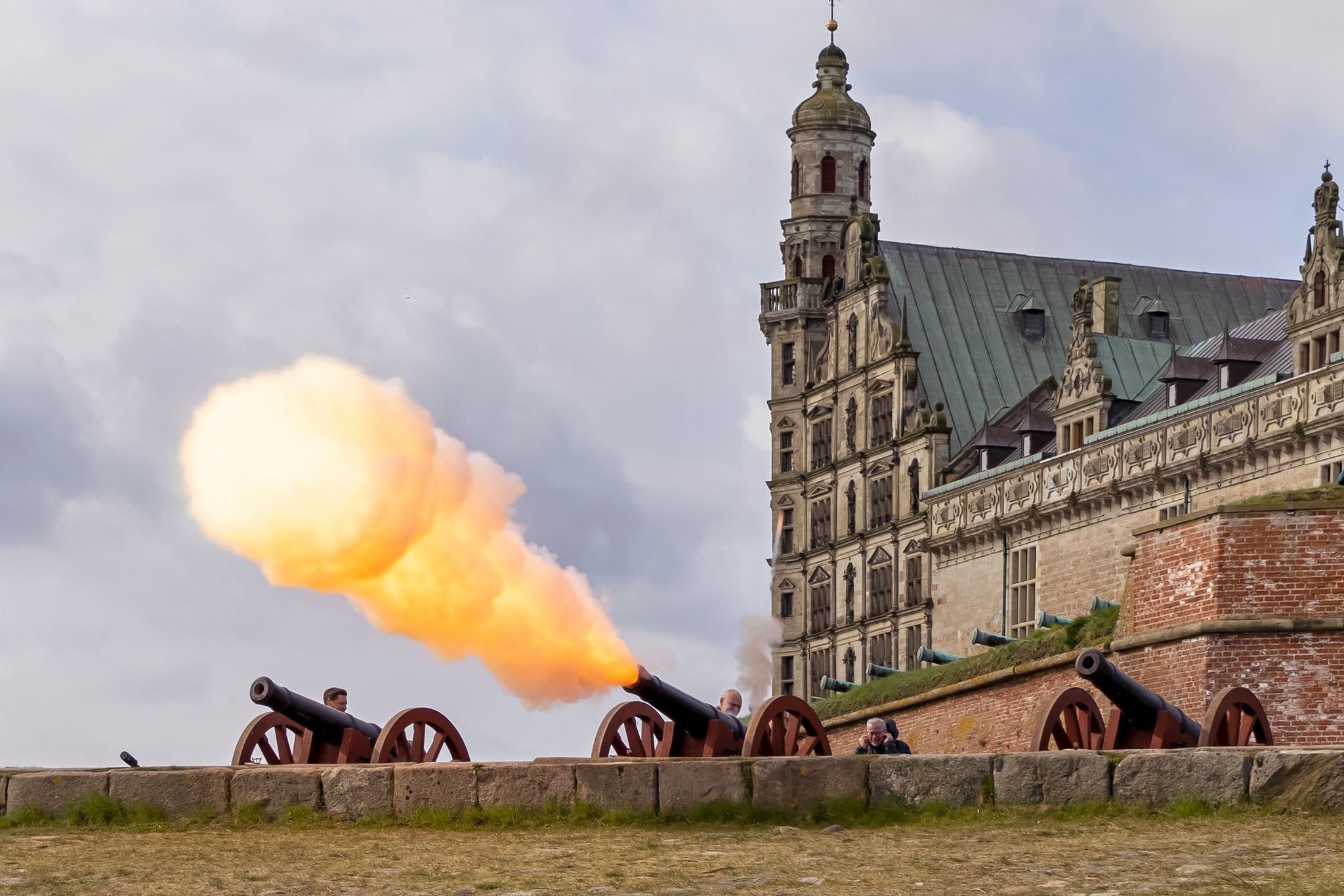 Round Tower + New Harbor + Kronborg Castle + Copenhagen day tour