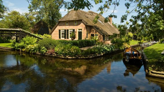 Giethoorn: Guided Tour + Boat Trip