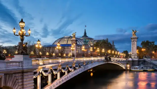 Dinner at the Eiffel Tower and sightseeing cruise