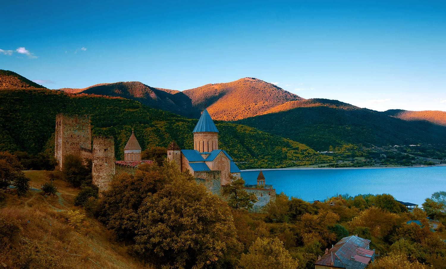Ananuri城堡+俄格友誼紀念碑+Gergeti聖三一教堂