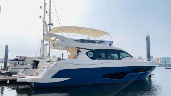 廈門遊艇包船出海派對享受廈門海上體驗！送水果飲料+海釣體驗+遊艇KTV歡暢，可選泳池滑梯魔毯