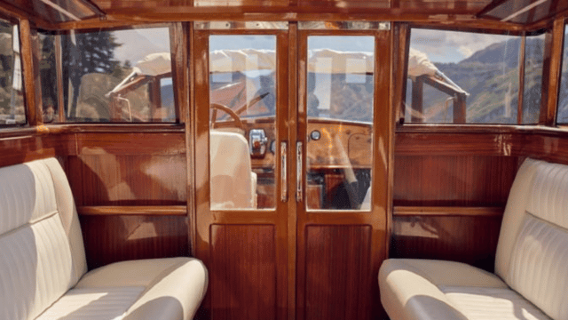 Varenna: tour condiviso in barca al tramonto con aperitivo al Prosecco