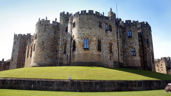 Alnwick Castle and Scottish Borders Tour from Edinburgh