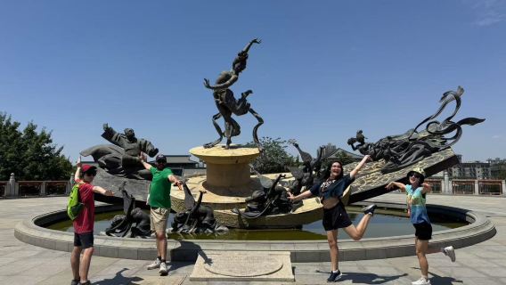 Mini 8-Person Small Group - 1-Day Tour to Emperor Qinshihuang's Mausoleum Site Museum & Huaqing Palace in English (Private Tour Option Available)