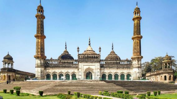 From Lucknow: 1 Day Tour With Private Car & Driver